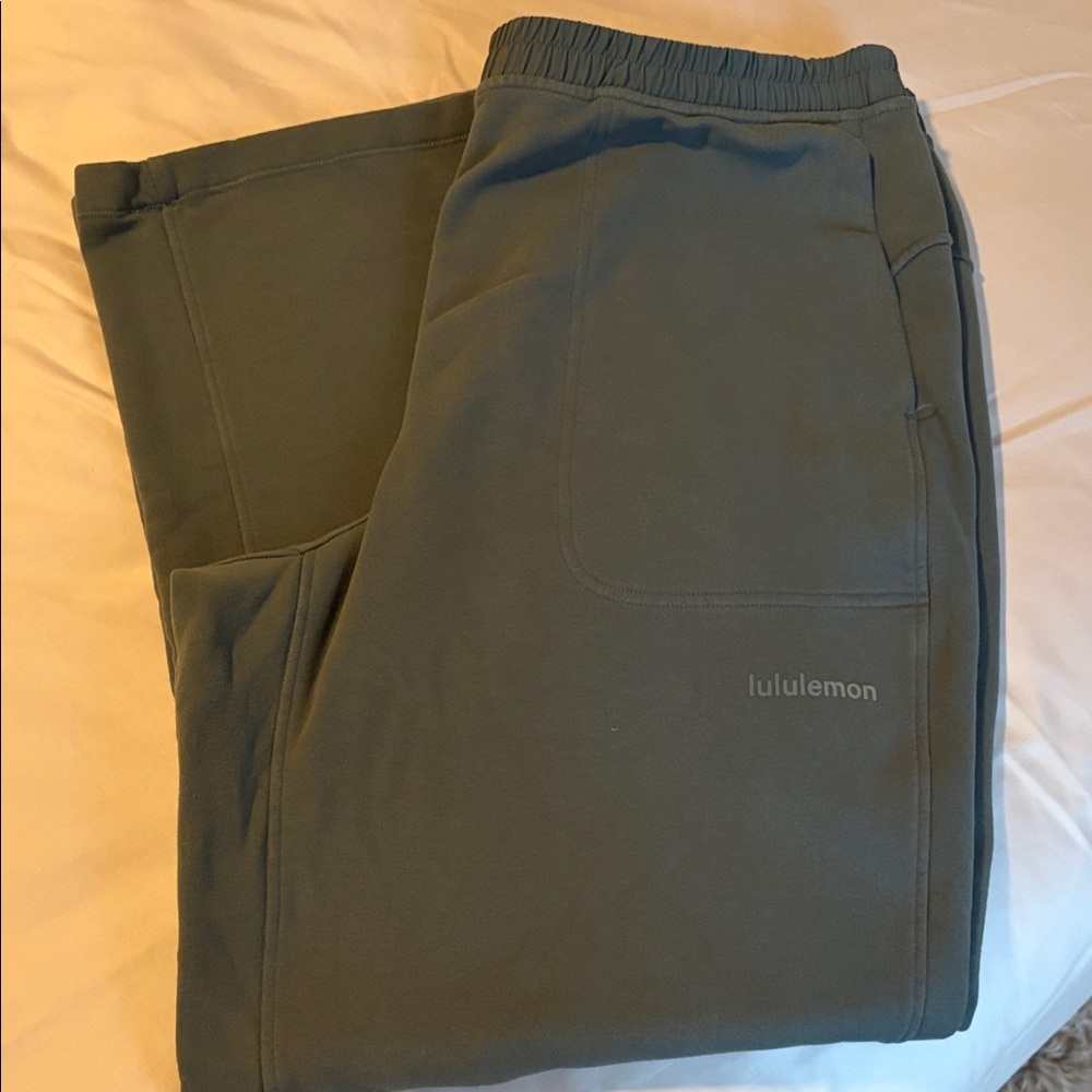 lululemon athletica Woman’s Olive Sweatpants